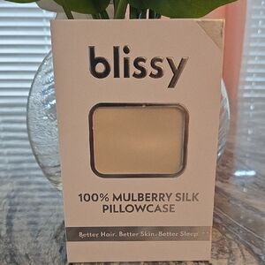 Bliss Mulberry Silk Pillowcase in Cream
